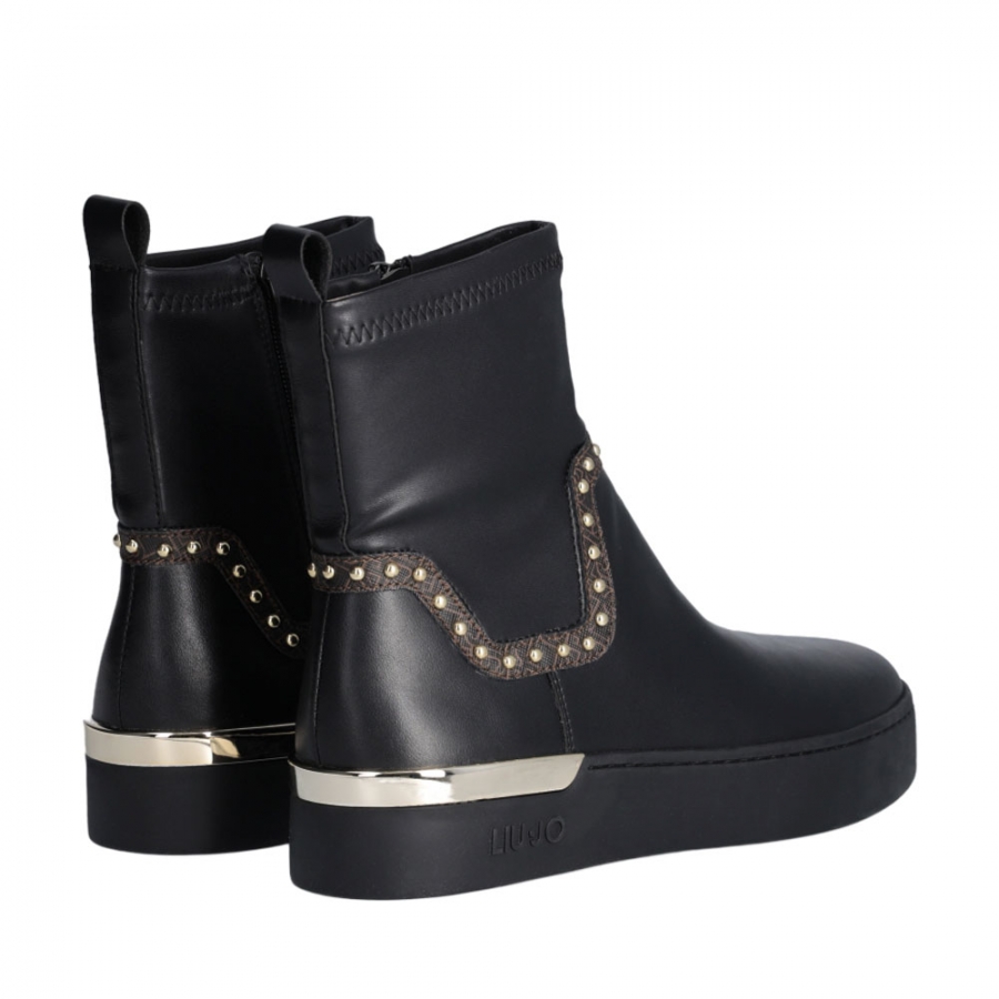 bottes-hautes-a-clous