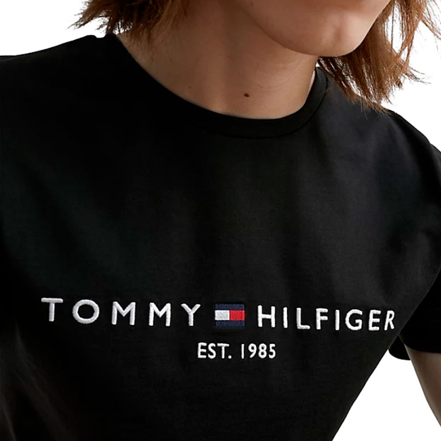 t-shirt-con-logo-tommy-hilfiger