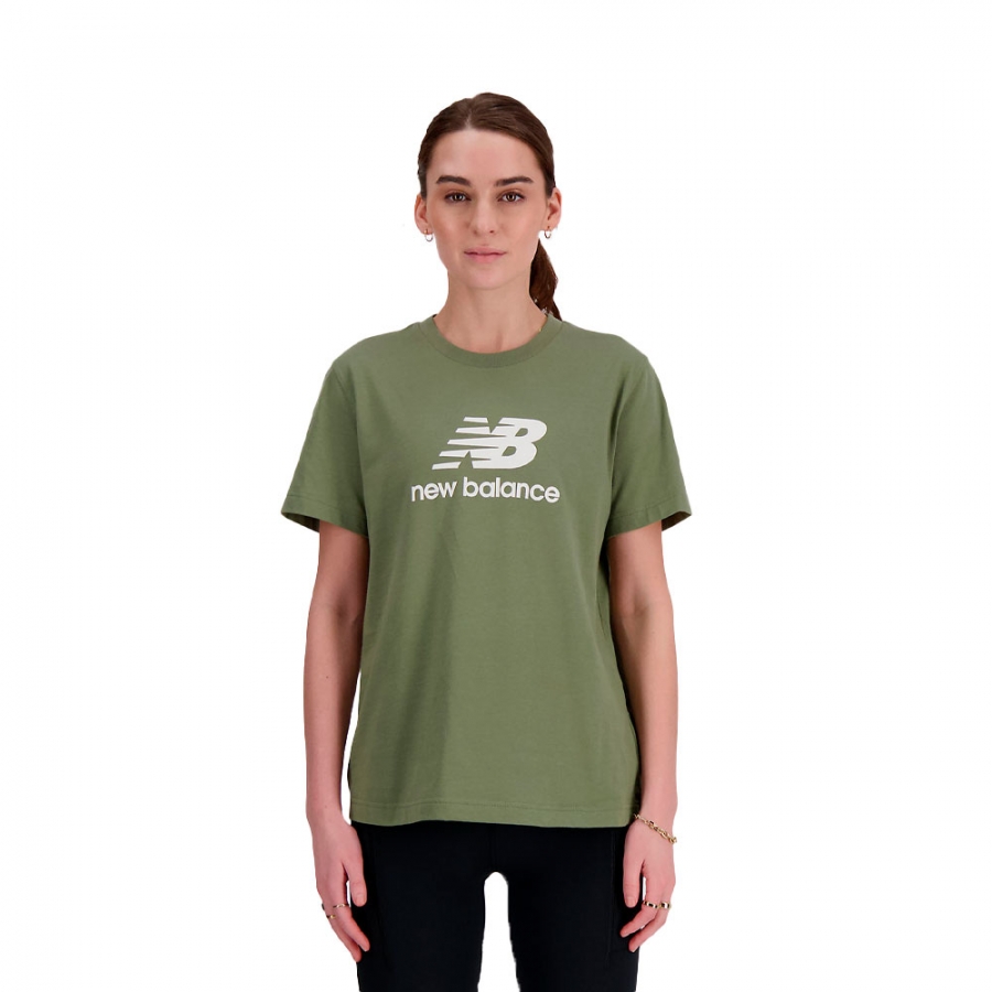 t-shirt-vert-avec-logo-empile