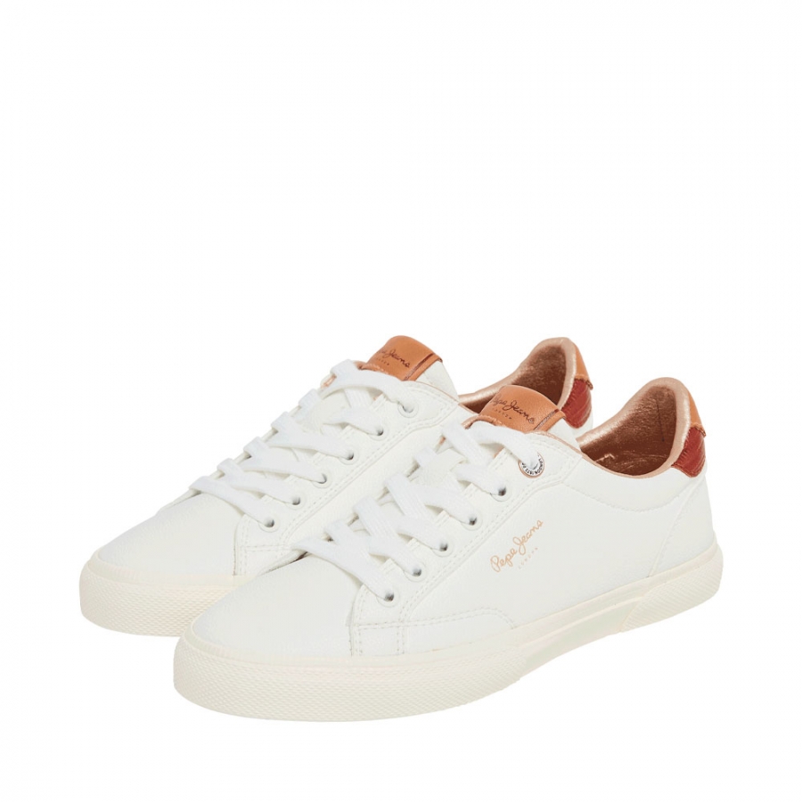 classic-sneakers-with-lace-closure