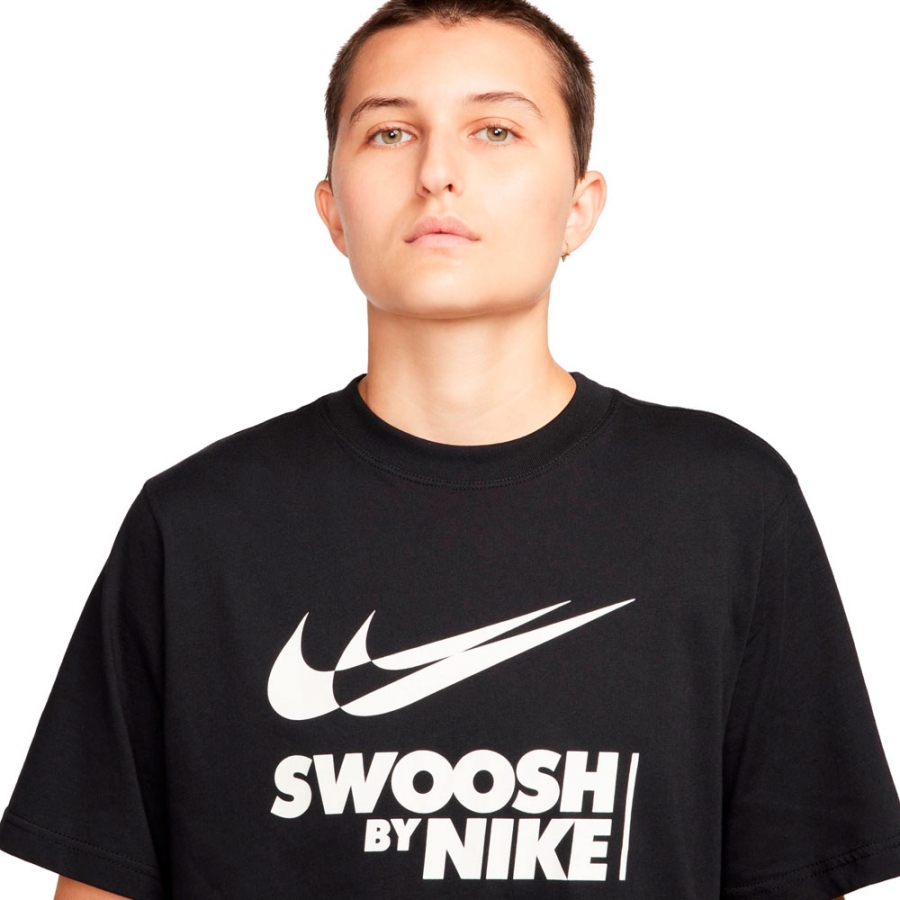 sportswear-t-stuck-schwarzes-t-shirt