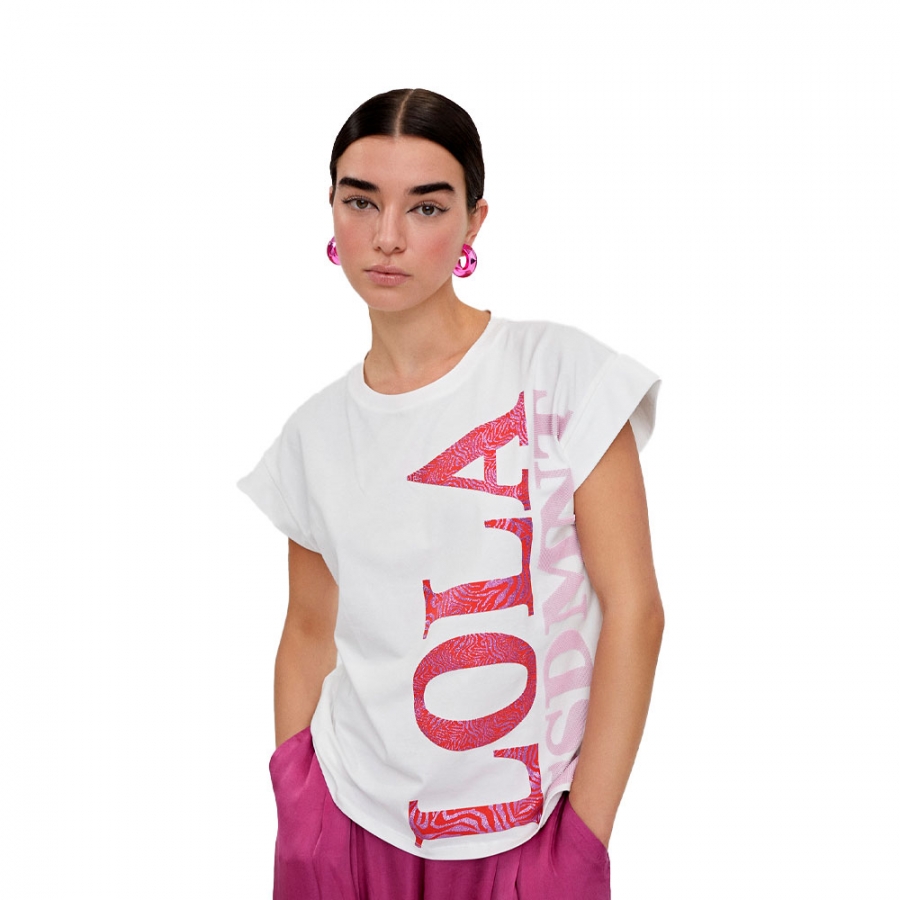 lola-vertical-positioned-t-shirt