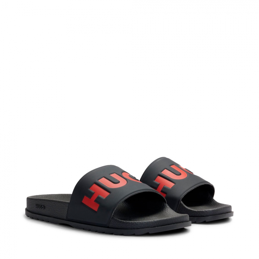 flip-flops-mit-logo-auf-dem-streifen