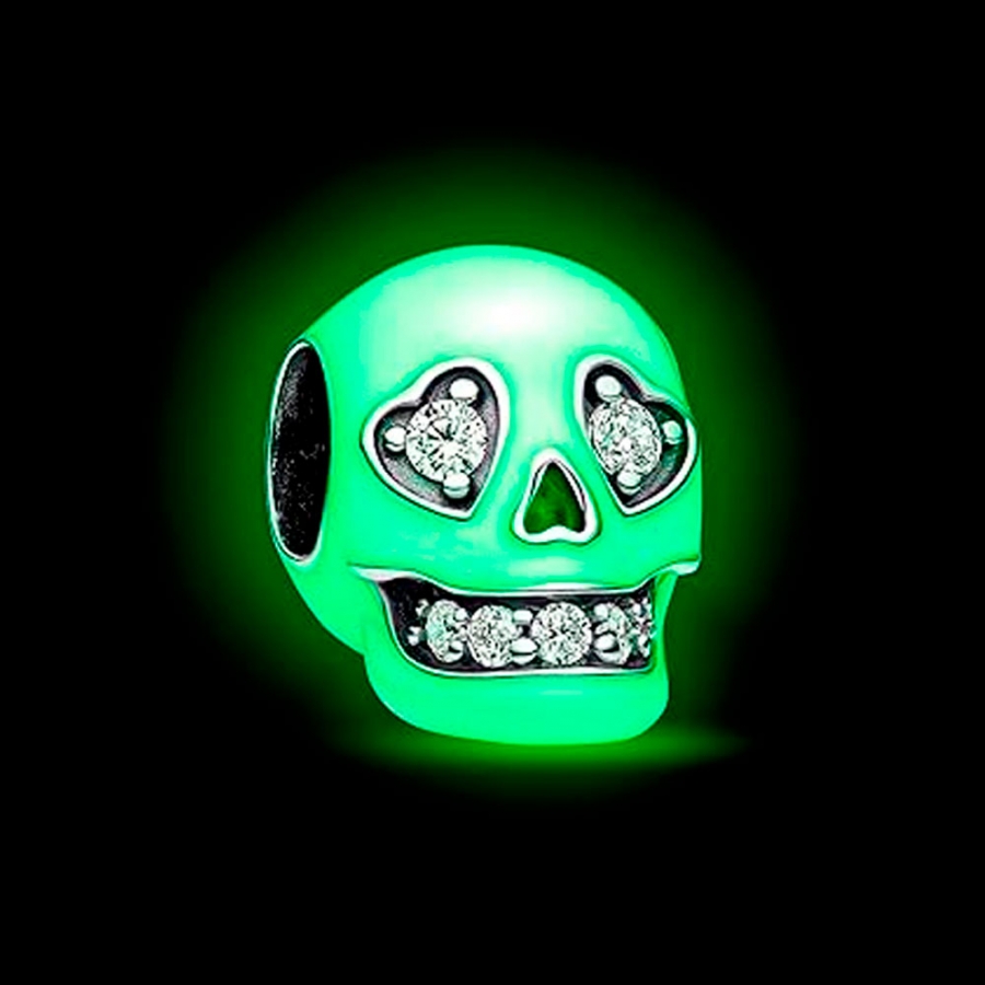 bright-skull-charm-that-glows-in-the-dark-792811c01