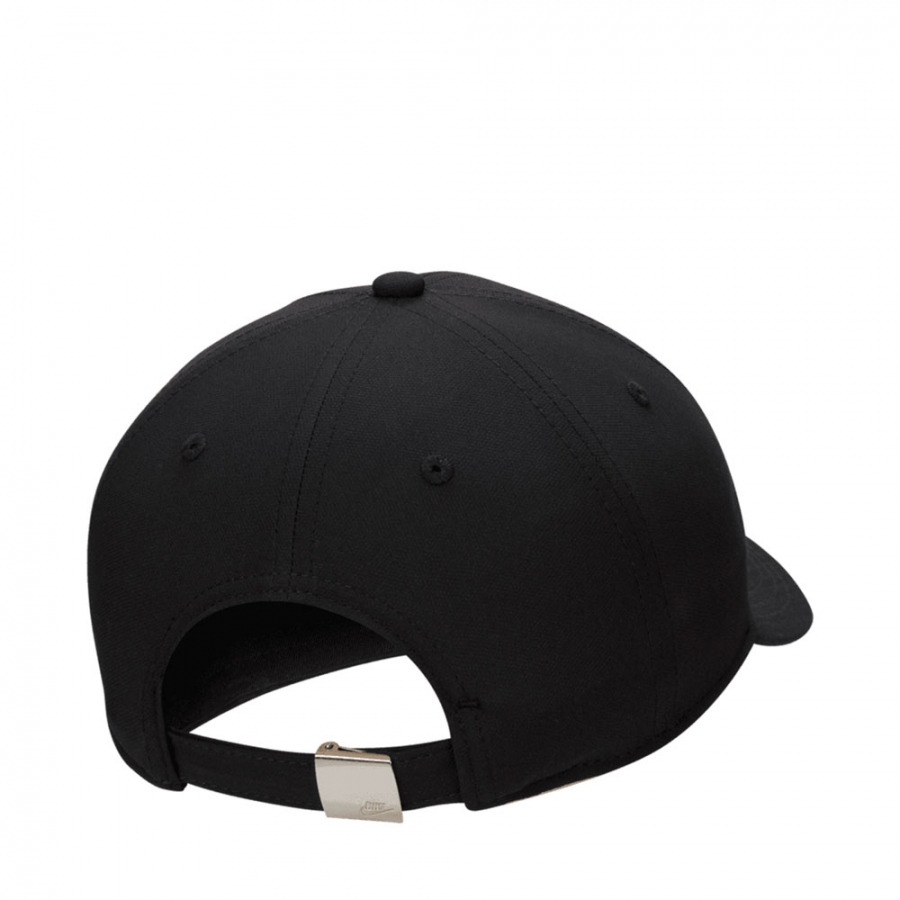 gorra-estructurada-con-logo-metalico