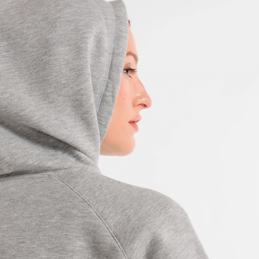 sweatshirt-mit-logo-und-kapuze