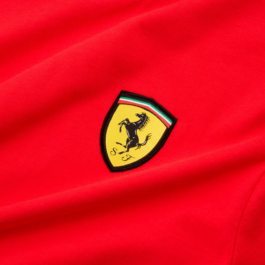 t-shirt-scuderia-ferrari-race-color-shield