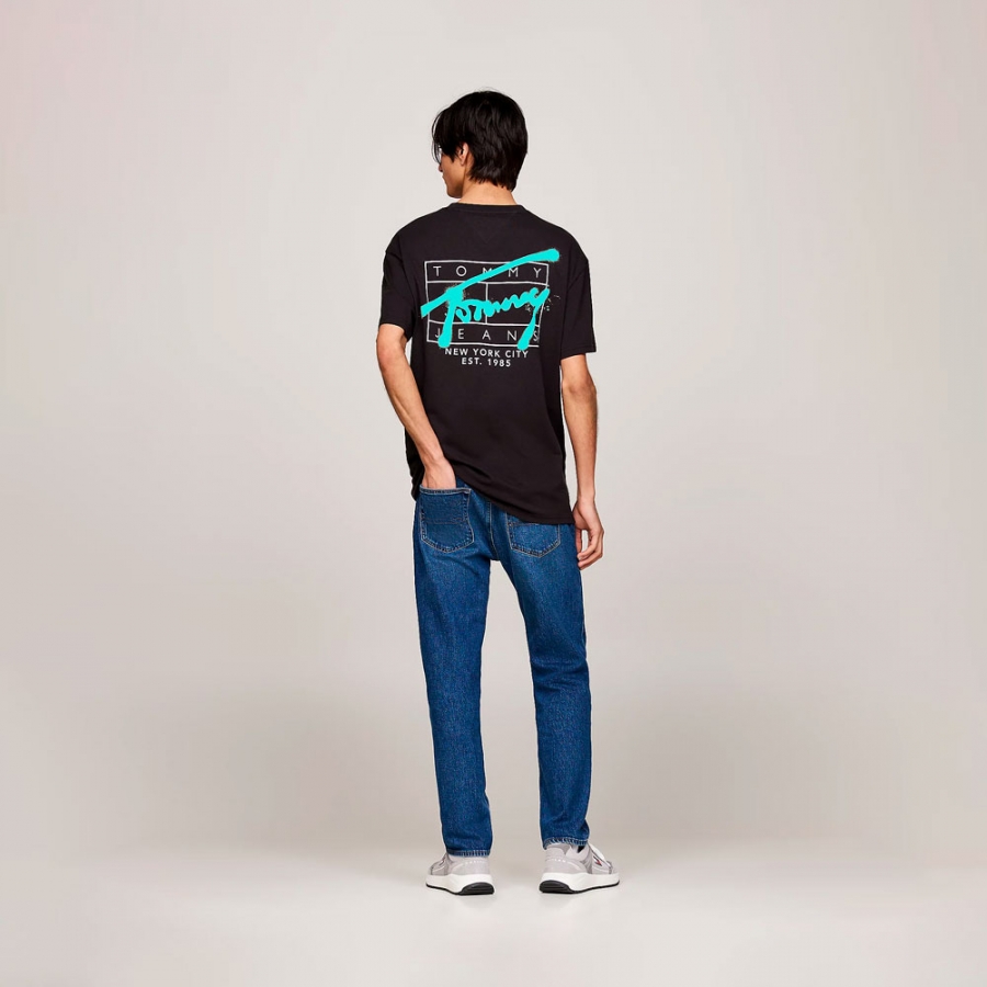 t-shirt-with-distinctive-graffiti-style-logo