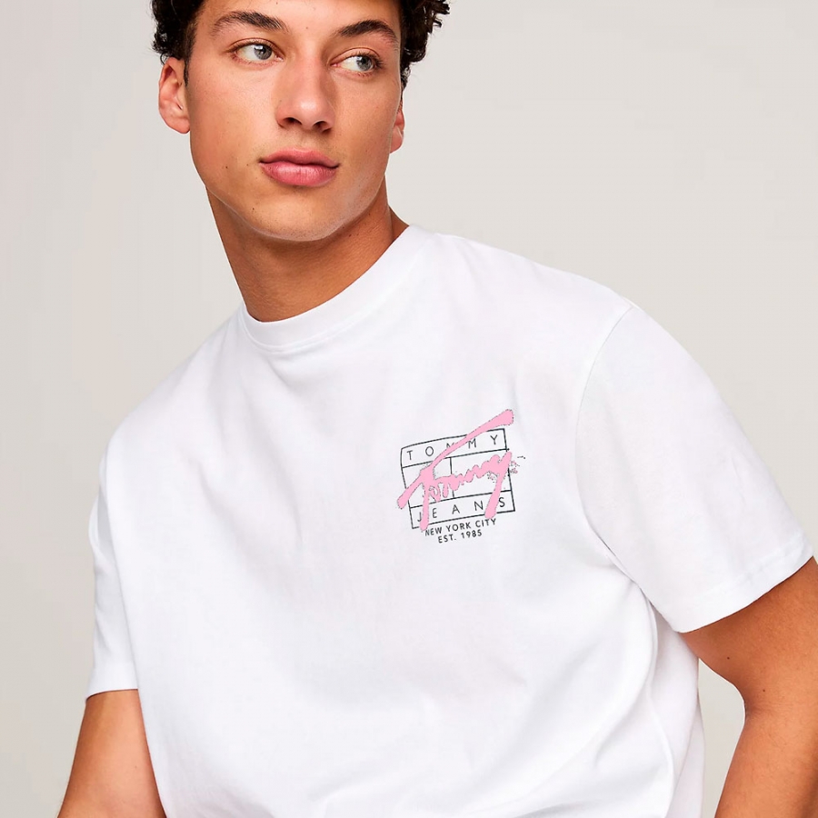 t-shirt-avec-logo-distinctif-de-style-graffiti