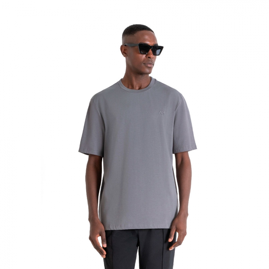 relaxed-fit-basic-t-shirt