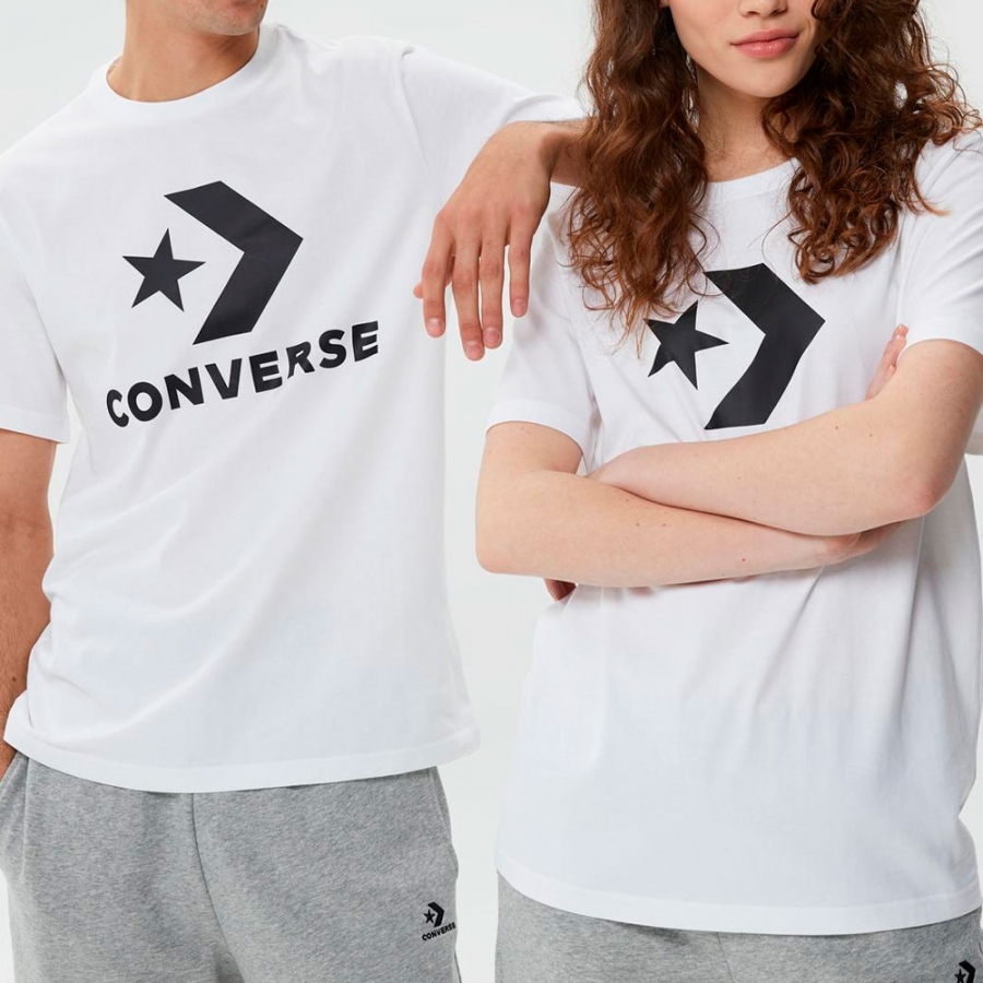 camiseta-con-logo-en-el-frente-unisex