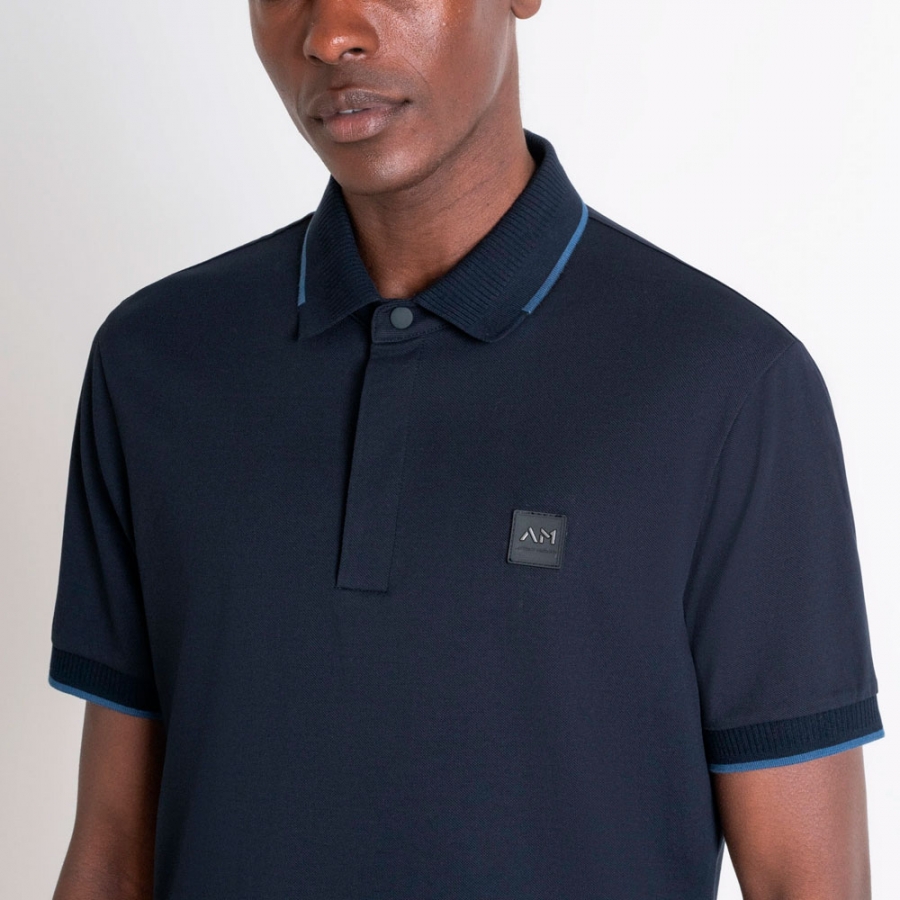 polo-shirt-mit-regular-passform-und-logo