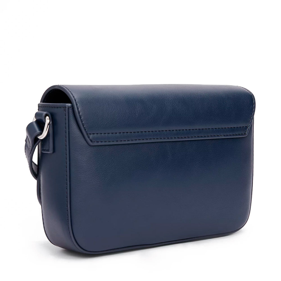 essential-shoulder-bag-with-flap