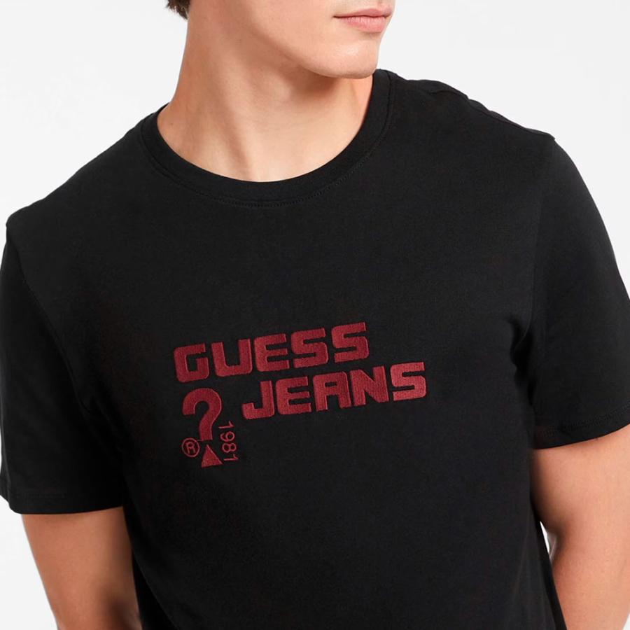 t-shirt-avec-logo-brode