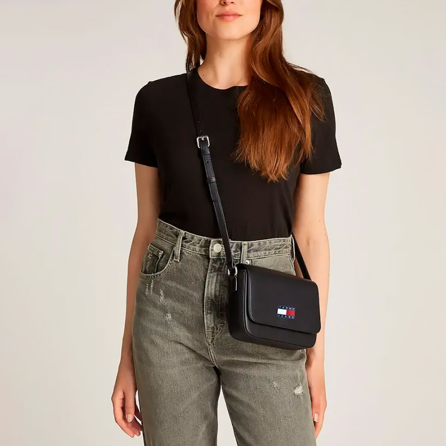 essential-shoulder-bag-with-flap