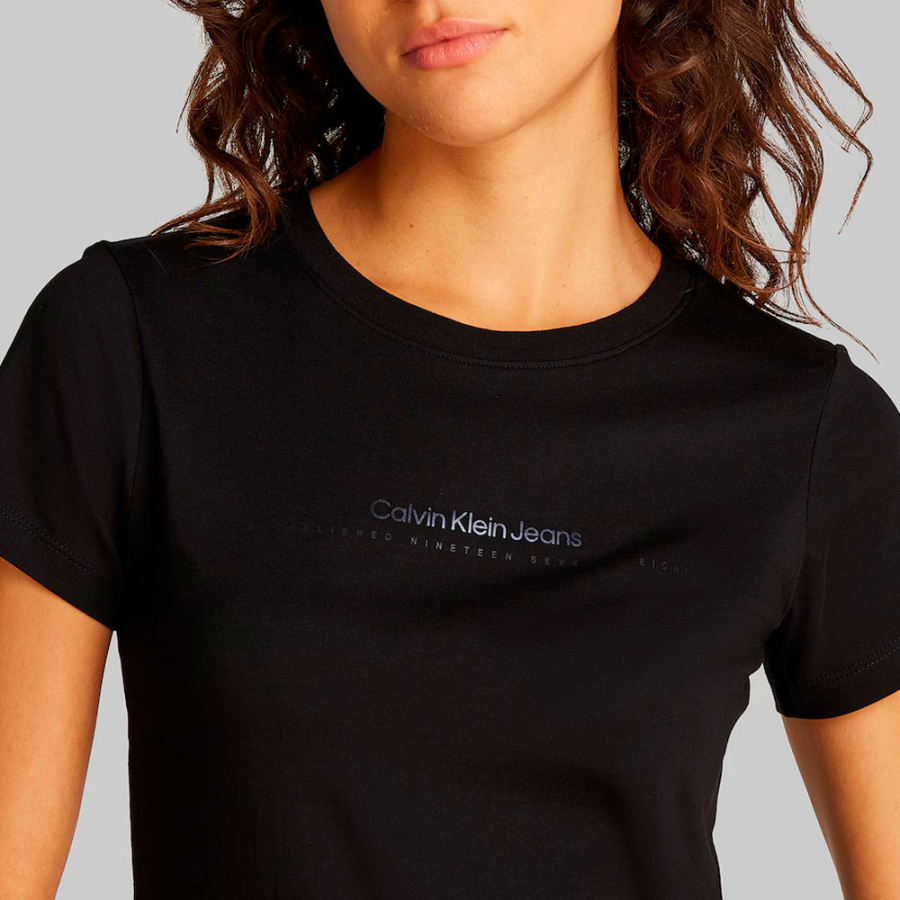 schmales-t-shirt-mit-logo