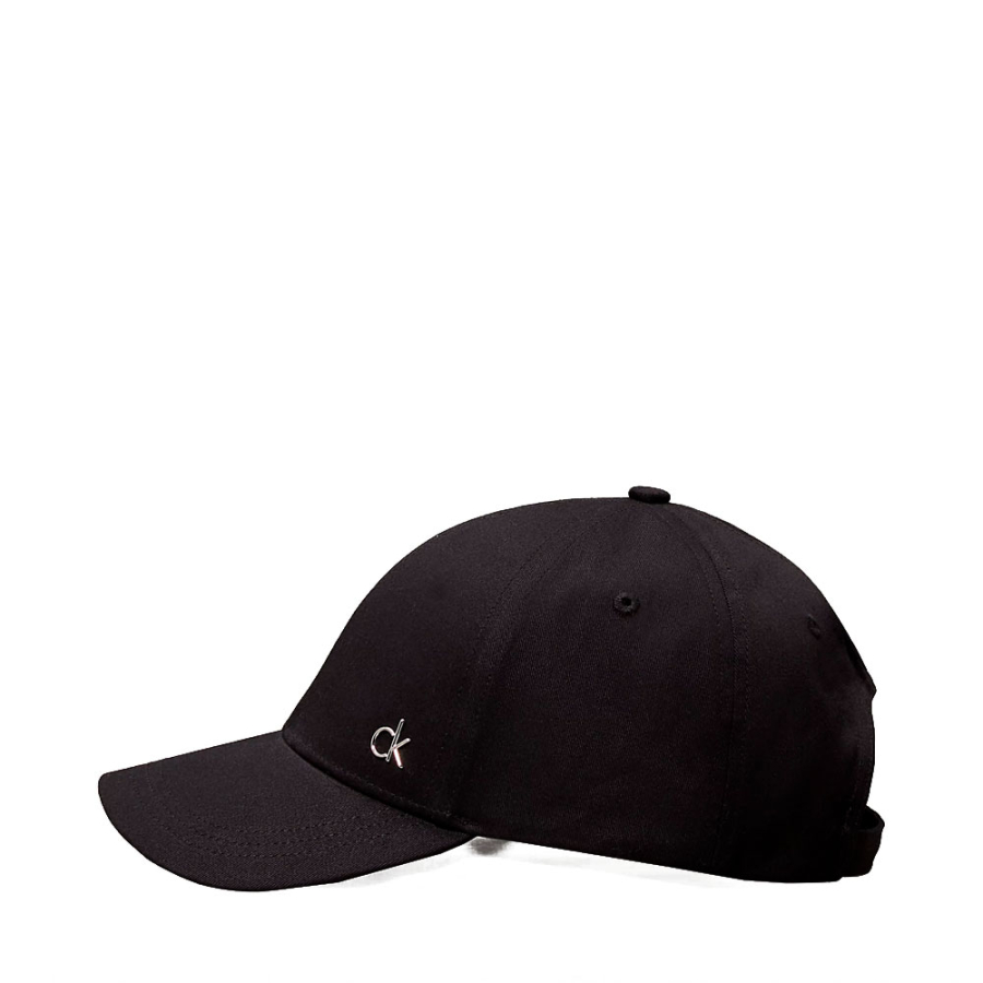 twill-cap-with-metal-logo