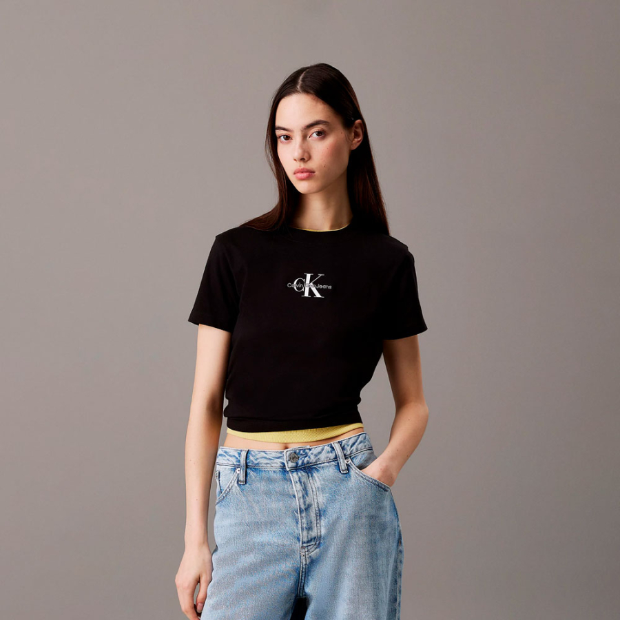 camiseta-cropped-con-monograma