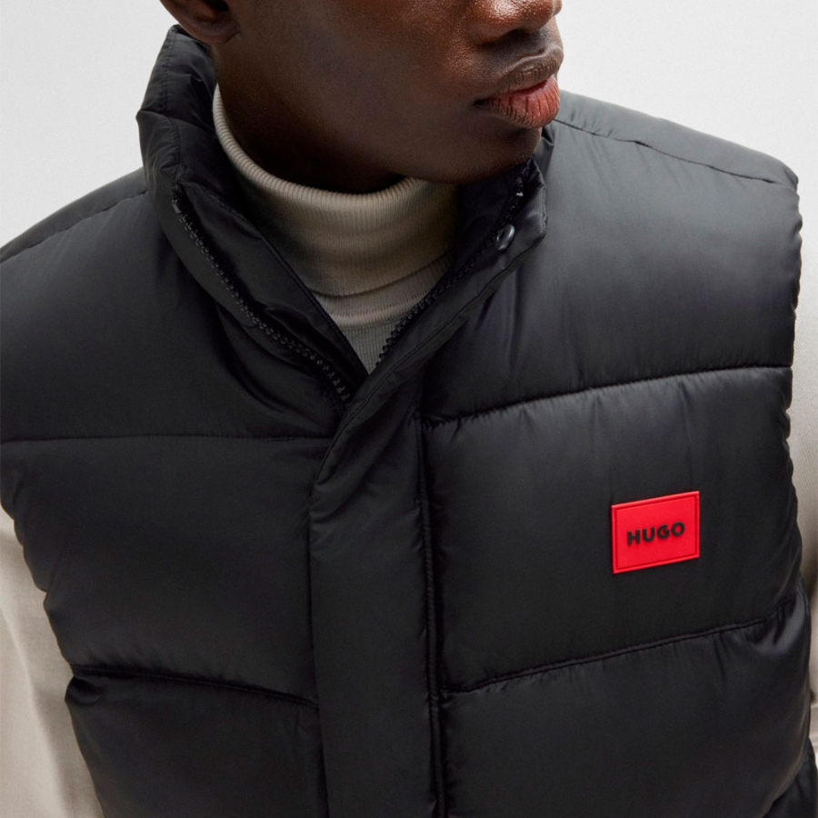 water-repellent-vest-with-red-logo-label