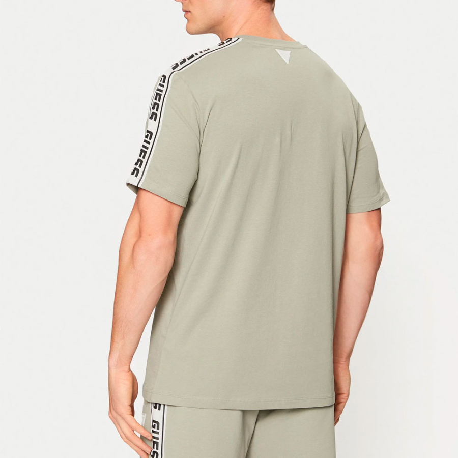 stretch-t-shirt-mit-frontlogo