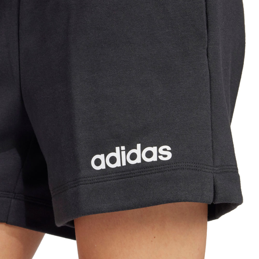 les-essentiels-des-shorts-avec-logo