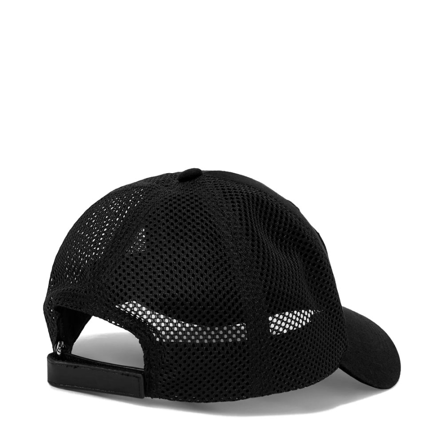 casquette-en-maille-avec-logo